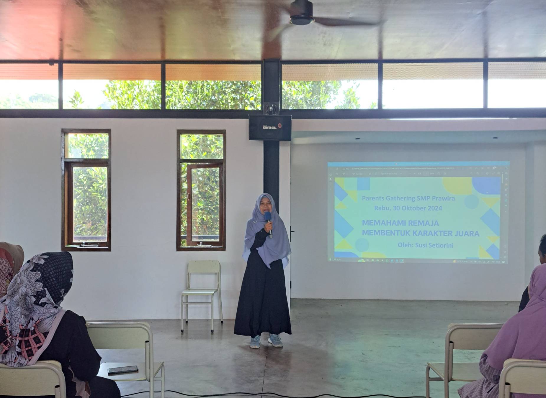 Penyampaian Materi dan Diskusi